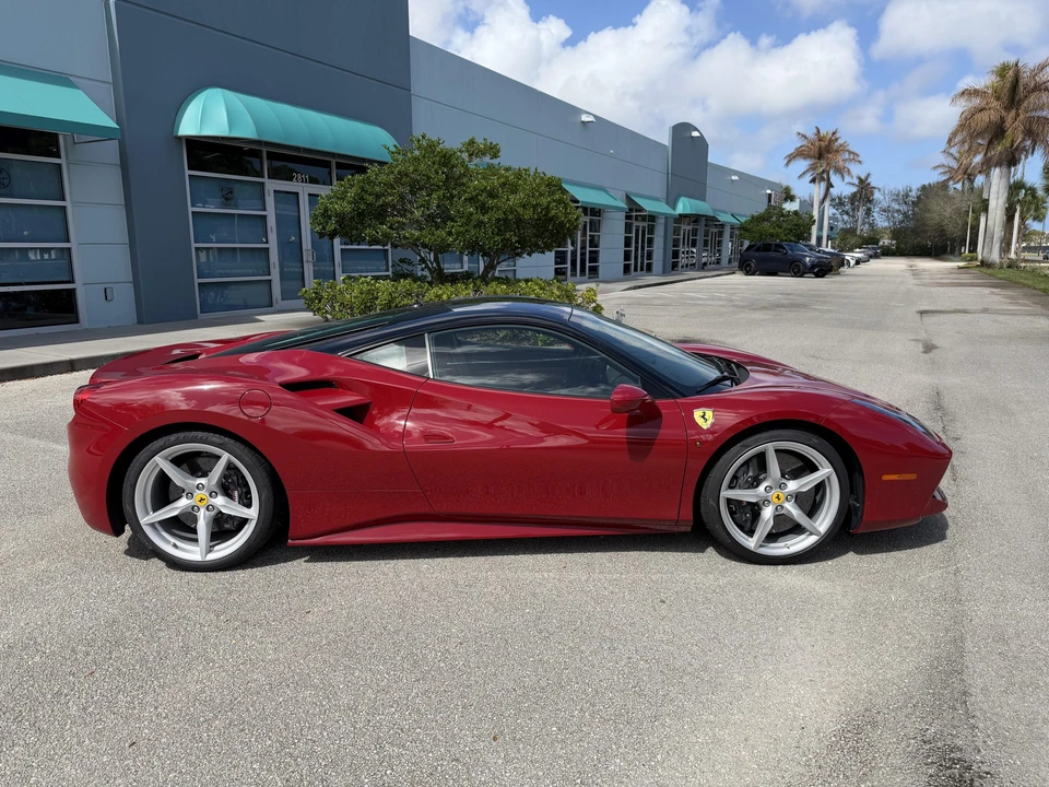 2019 Ferrari 488 GTB - Image 17 of 31