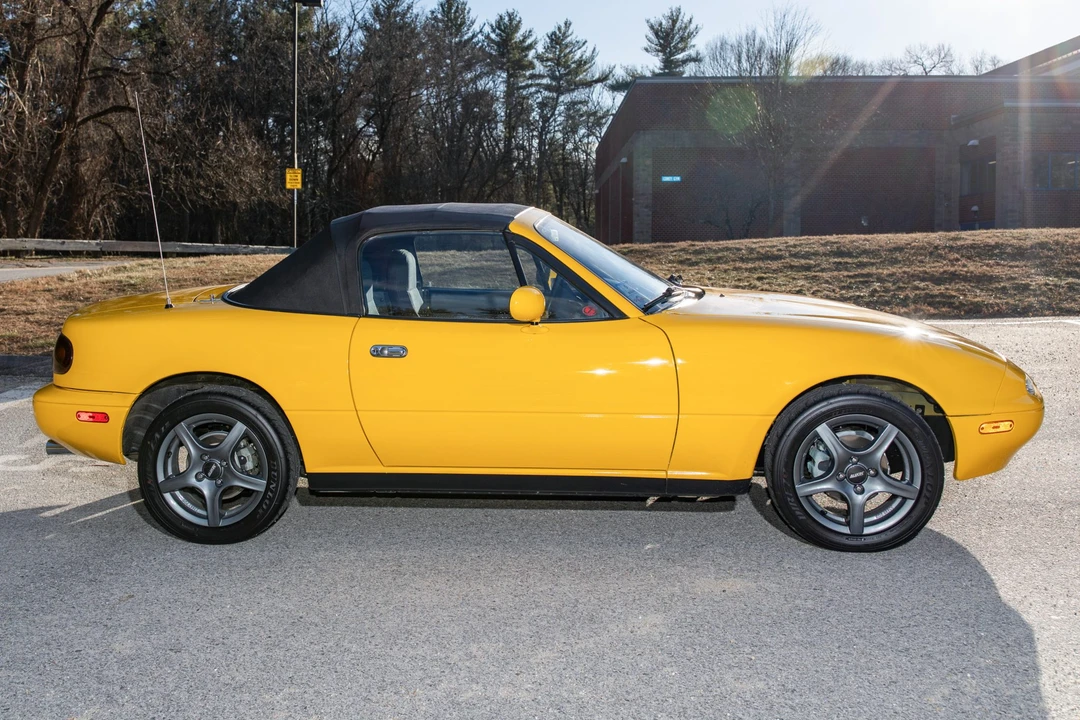 1992 Mazda NA MX-5 Miata - Image 11 of 31