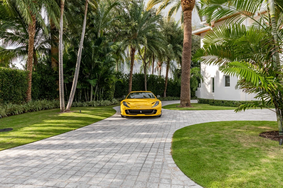 2019 Ferrari 812 Superfast - Image 13 of 31