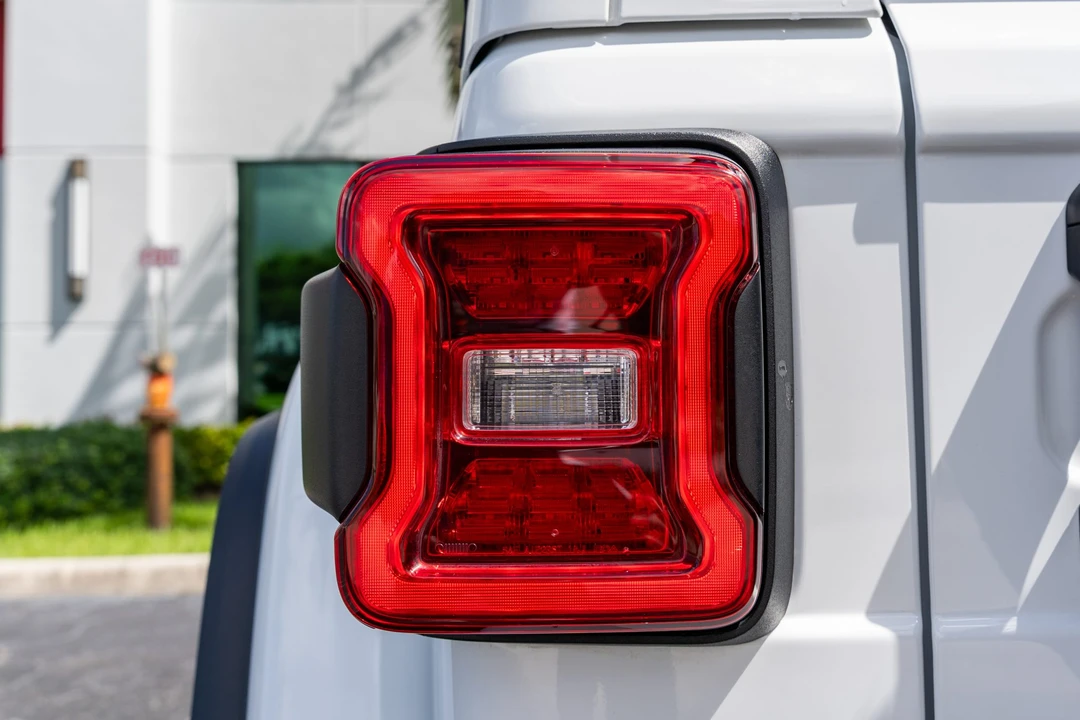 2024 Jeep JL Wrangler - Image 22 of 31
