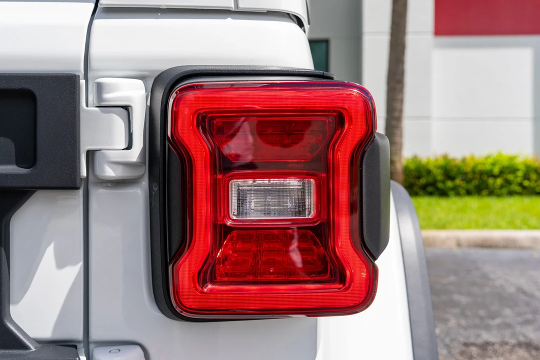 2024 Jeep JL Wrangler - Image 23 of 31
