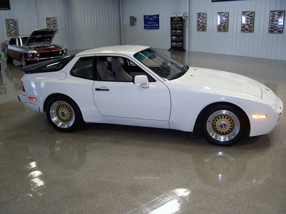 1986 Porsche 944 Turbo - Image 9 of 31