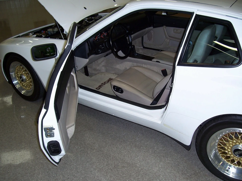1986 Porsche 944 Turbo - Image 14 of 31