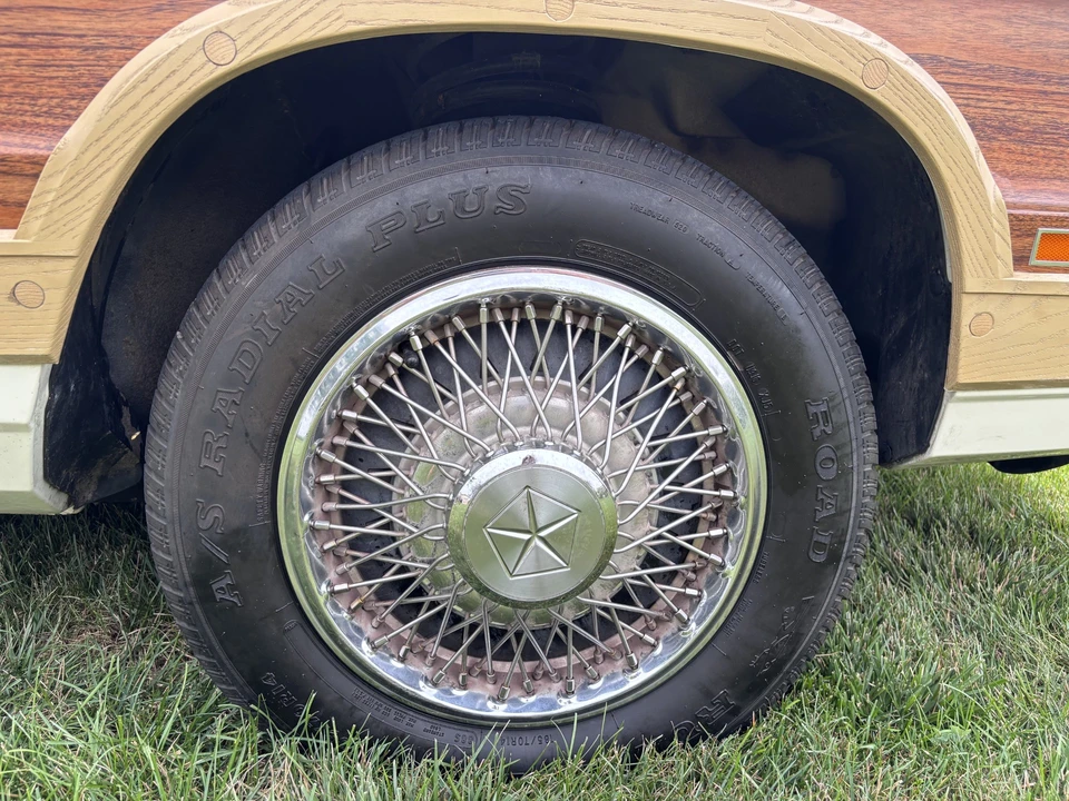 1983 Chrysler LeBaron - Image 21 of 31