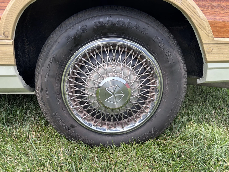 1983 Chrysler LeBaron - Image 22 of 31