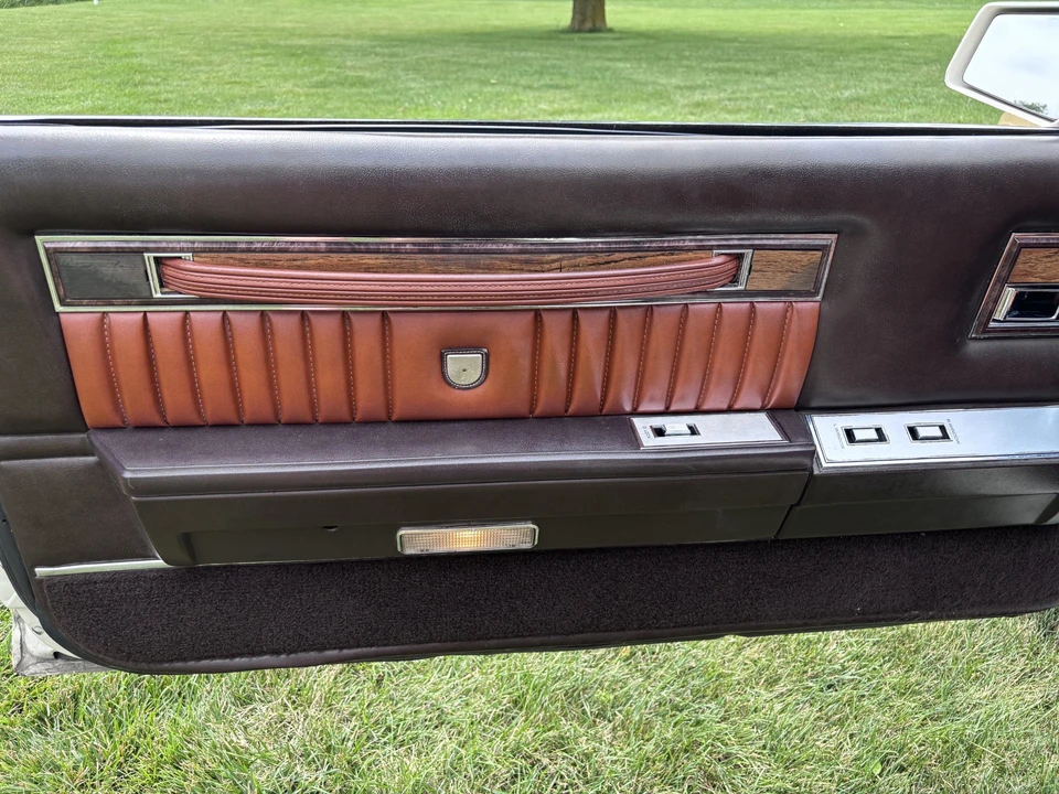 1983 Chrysler LeBaron - Image 25 of 31
