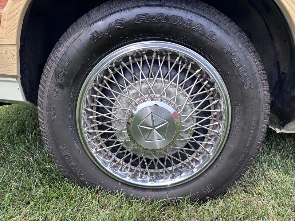 1983 Chrysler LeBaron - Image 23 of 31
