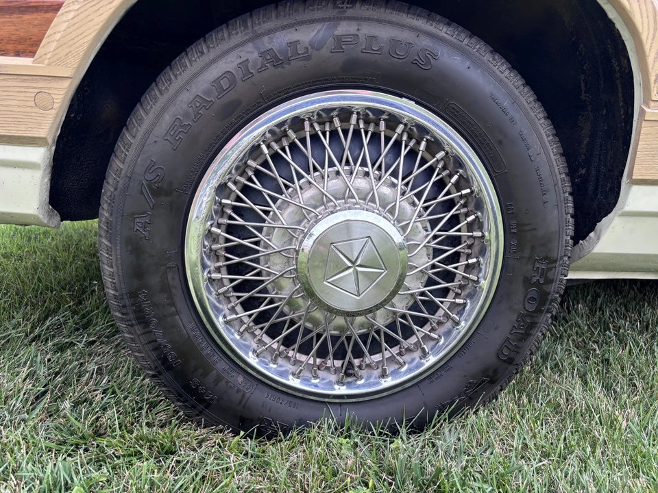 1983 Chrysler LeBaron - Image 24 of 31