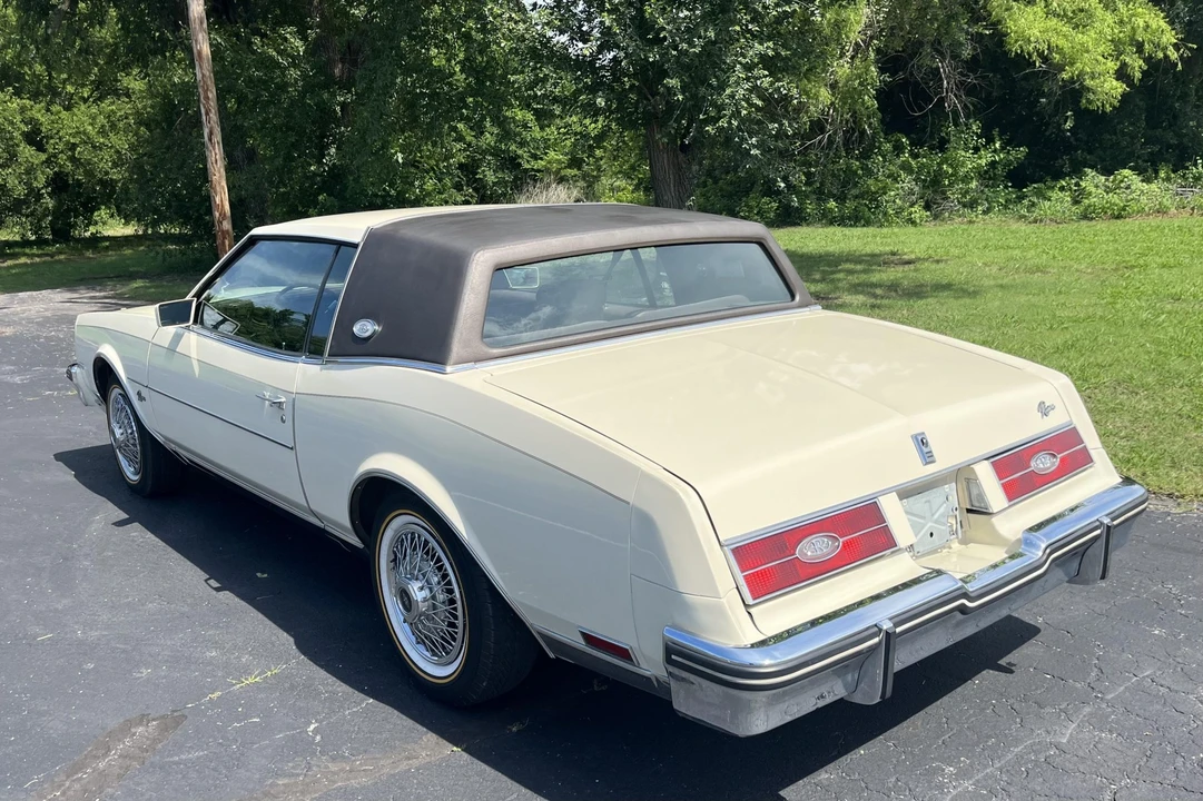 1984 Buick Riviera 4th-7th Gen - Image 10 of 31