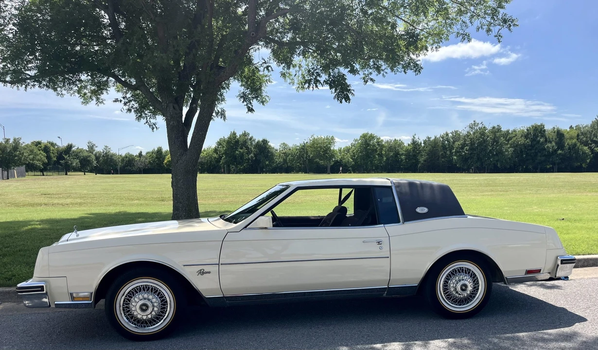 1984 Buick Riviera 4th-7th Gen - Image 4 of 31