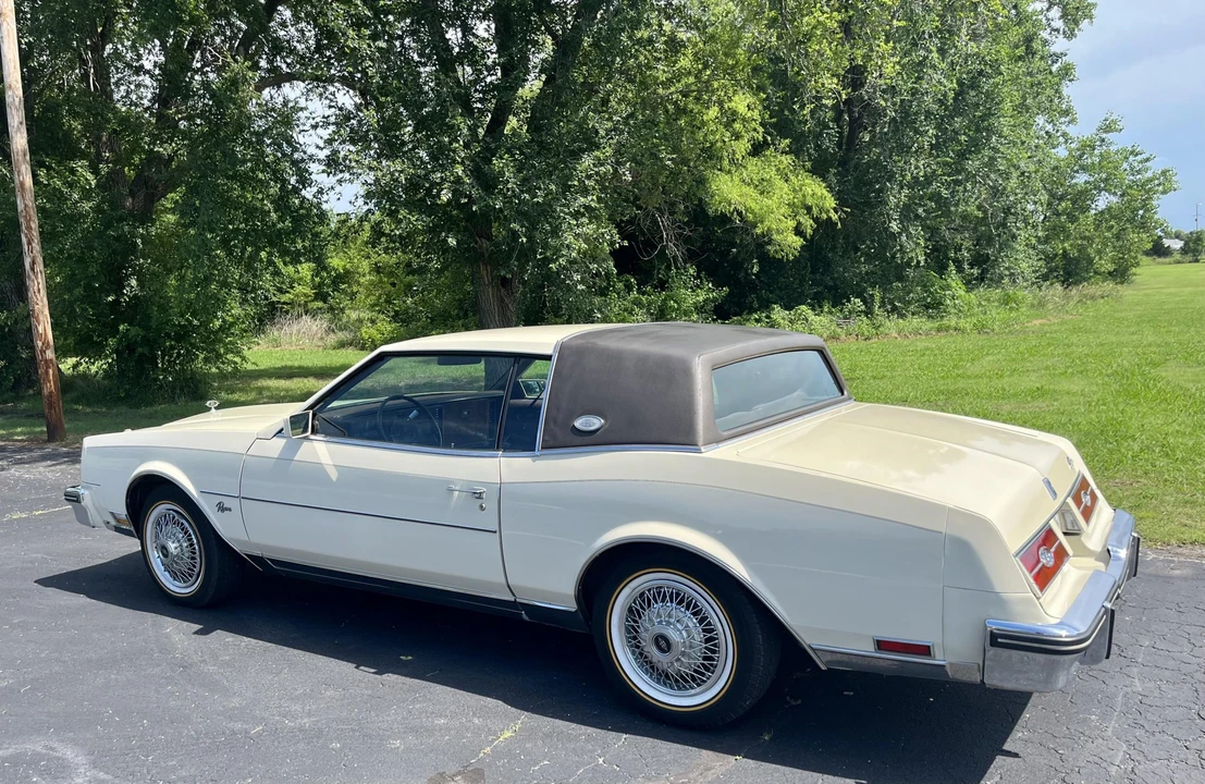 1984 Buick Riviera 4th-7th Gen - Image 8 of 31
