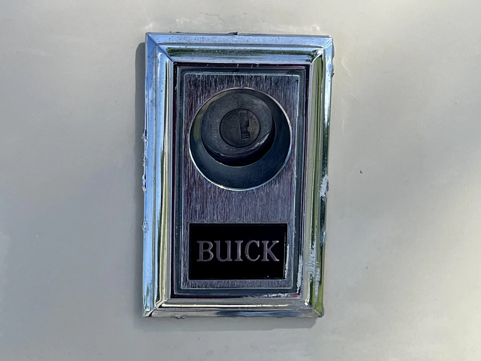 1984 Buick Riviera 4th-7th Gen - Image 29 of 31