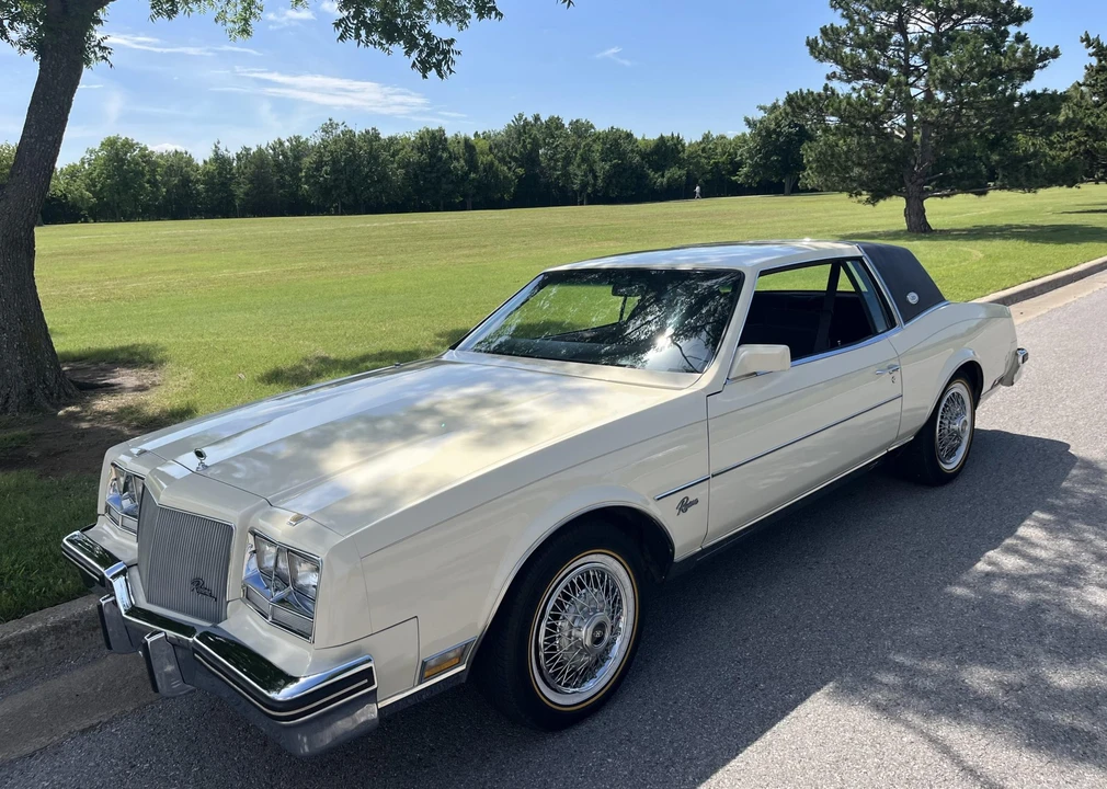 1984 Buick Riviera 4th-7th Gen - Image 2 of 31