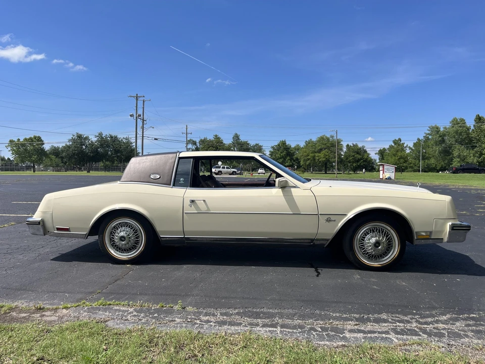1984 Buick Riviera 4th-7th Gen - Image 17 of 31