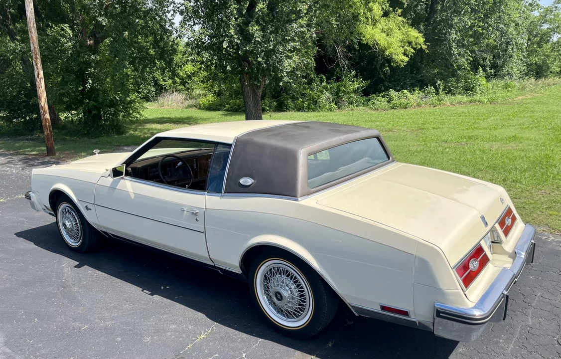 1984 Buick Riviera 4th-7th Gen - Image 9 of 31