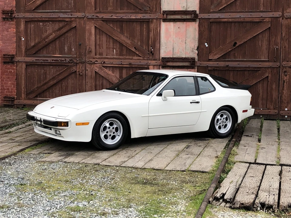 1986 Porsche 944 - Image 7 of 31