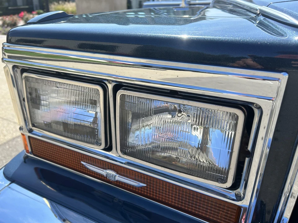 1987 Cadillac Brougham - Image 13 of 31