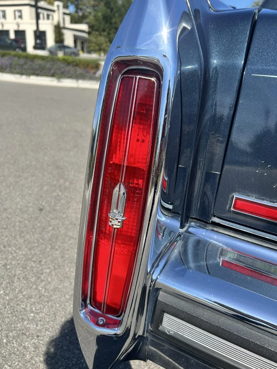 1987 Cadillac Brougham - Image 19 of 31