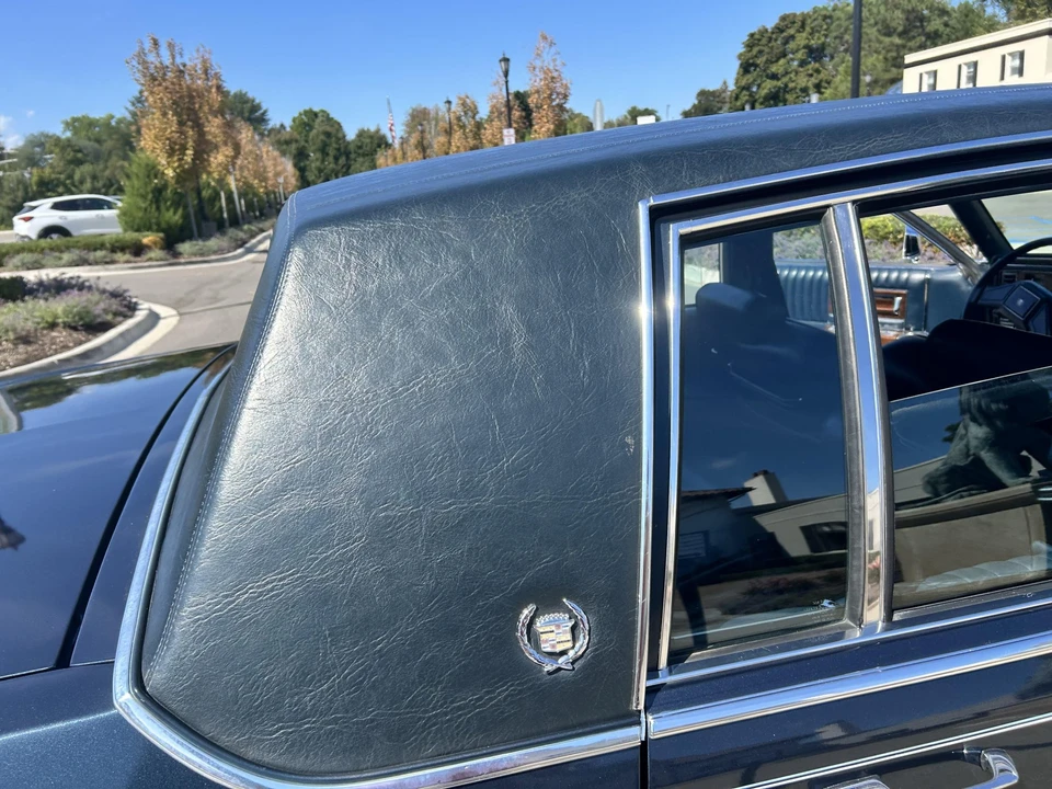 1987 Cadillac Brougham - Image 27 of 31
