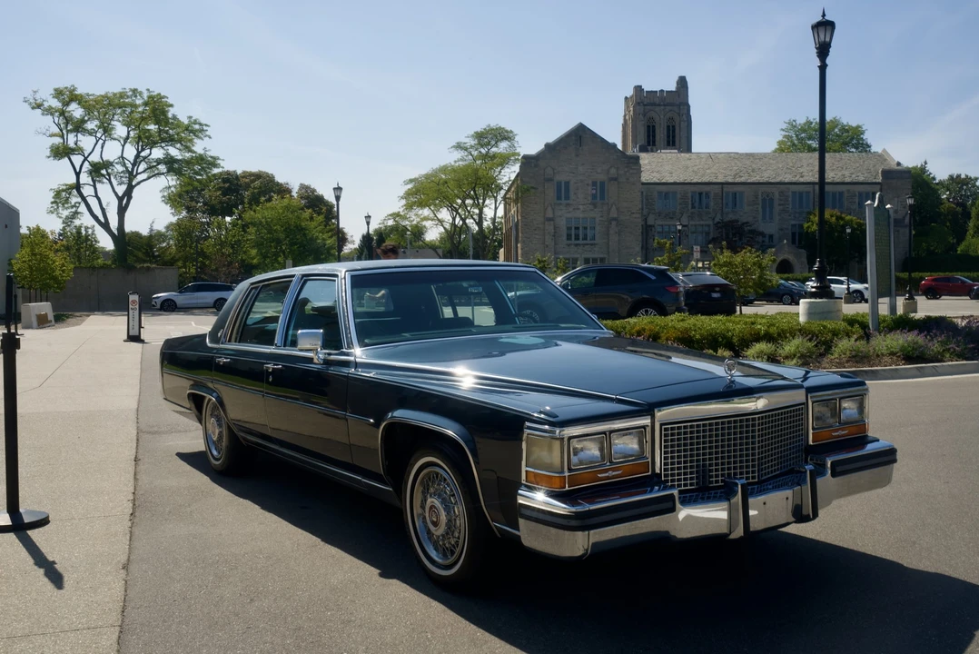 1987 Cadillac Brougham - Image 2 of 31