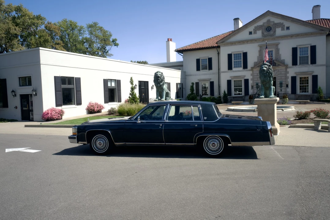 1987 Cadillac Brougham - Image 4 of 31