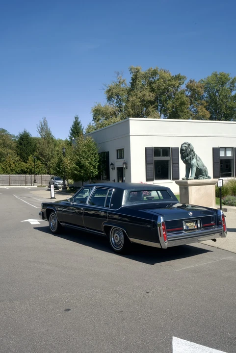 1987 Cadillac Brougham - Image 5 of 31
