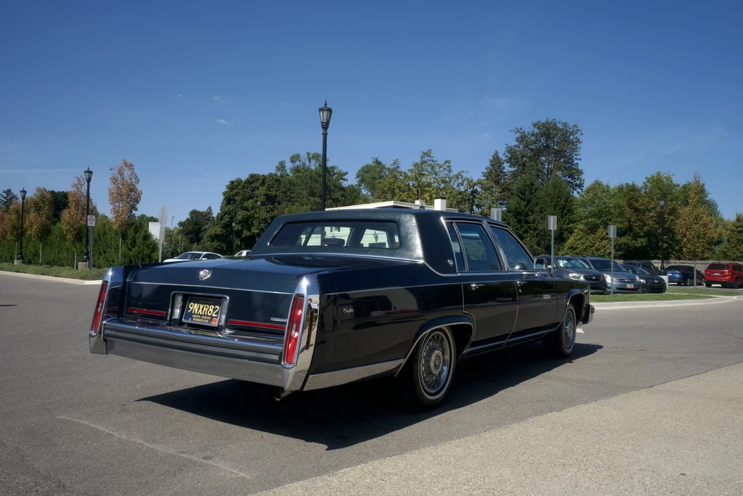 1987 Cadillac Brougham - Image 7 of 31
