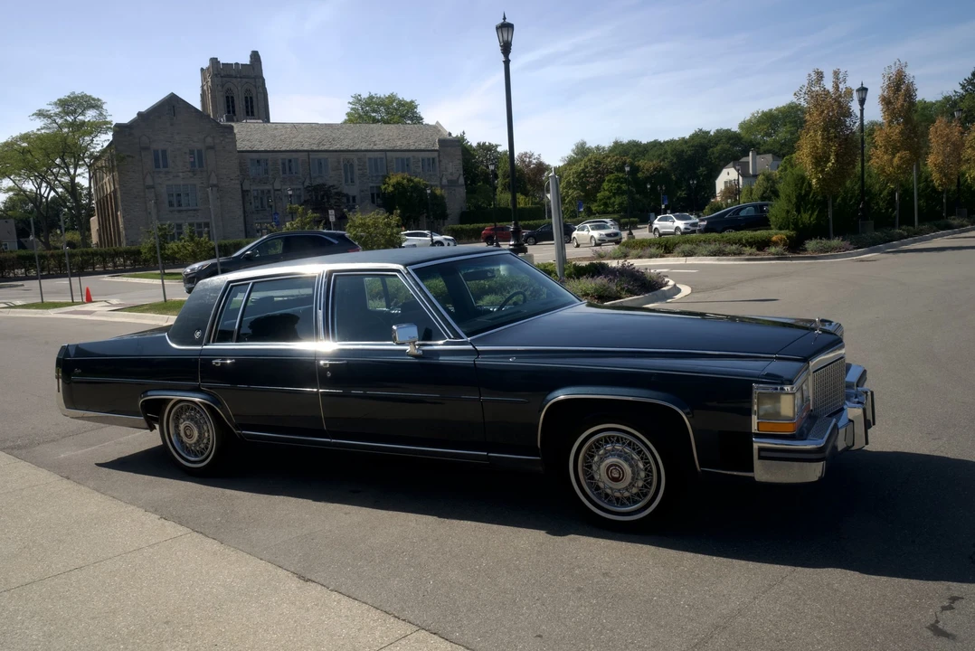 1987 Cadillac Brougham - Image 8 of 31