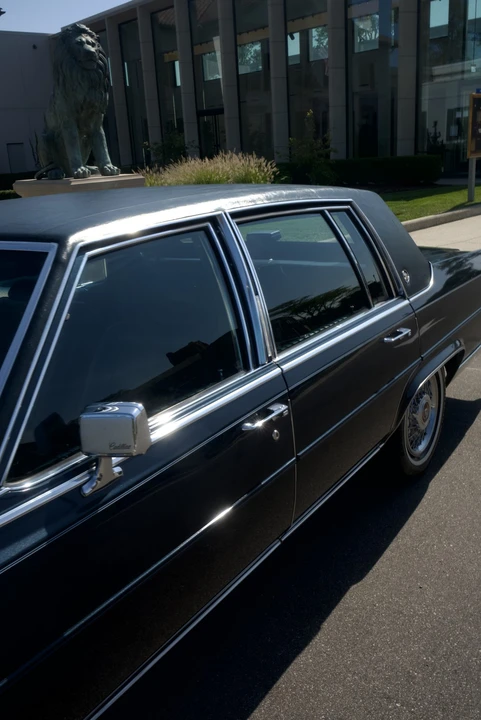 1987 Cadillac Brougham - Image 10 of 31