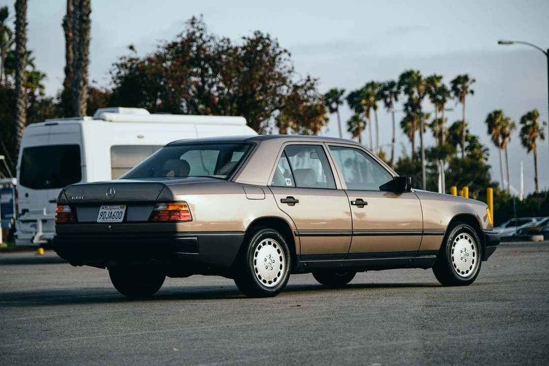 1987 Mercedes-Benz W124 E-Class - Image 15 of 31