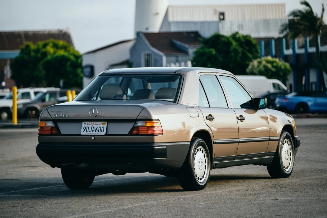 1987 Mercedes-Benz W124 E-Class - Image 14 of 31