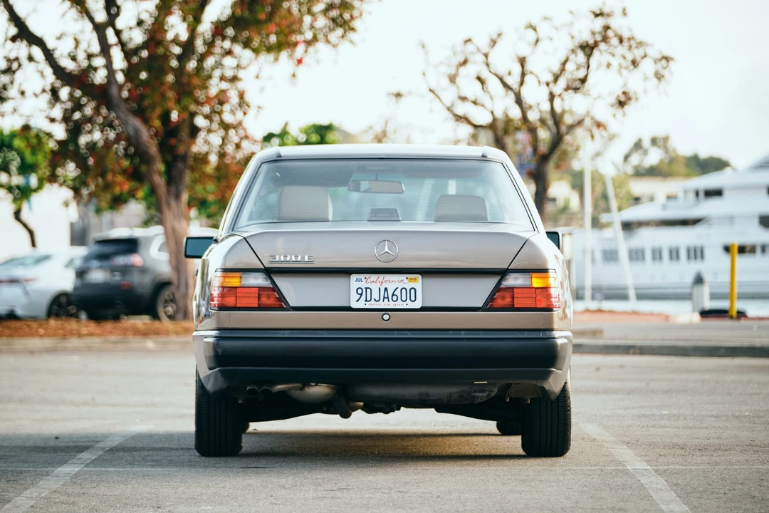 1987 Mercedes-Benz W124 E-Class - Image 12 of 31