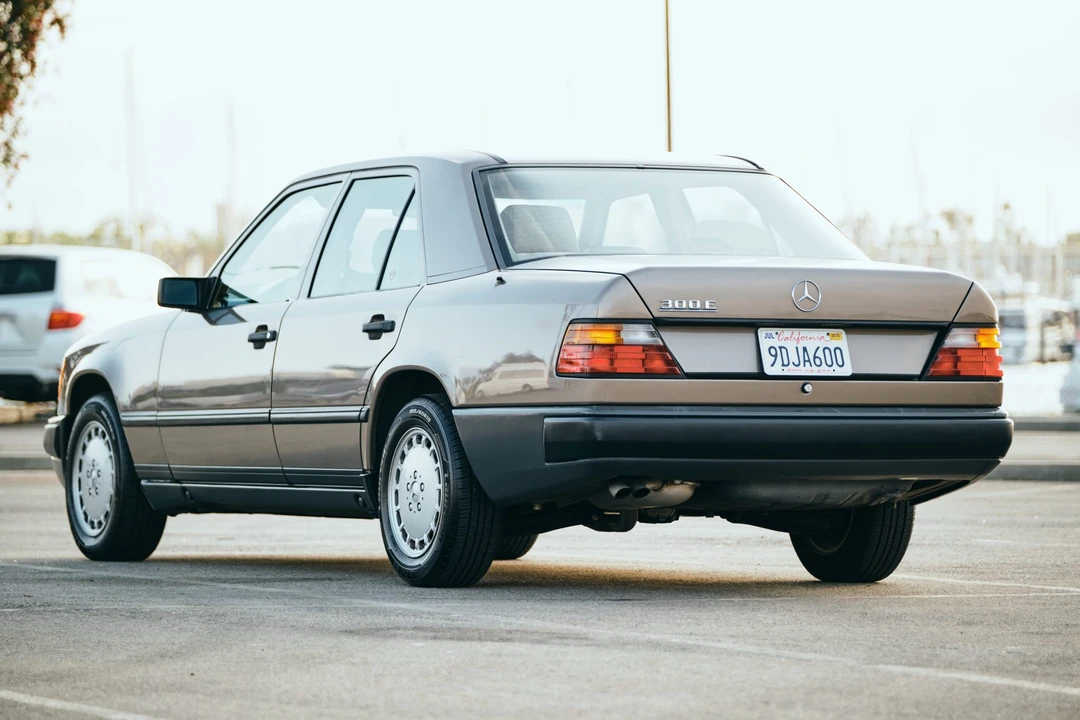 1987 Mercedes-Benz W124 E-Class - Image 11 of 31
