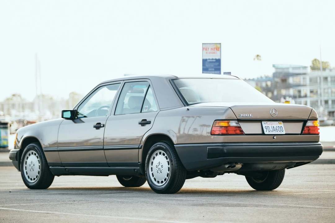 1987 Mercedes-Benz W124 E-Class - Image 10 of 31