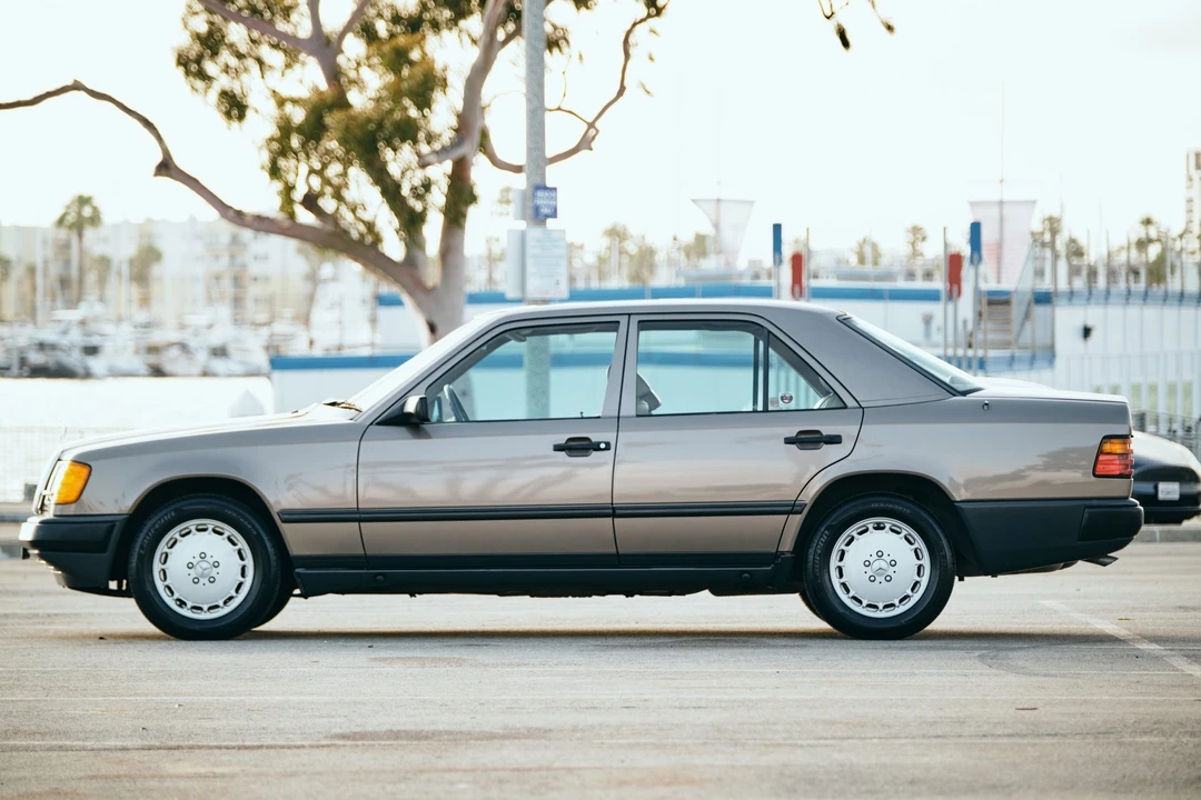 1987 Mercedes-Benz W124 E-Class - Image 7 of 31