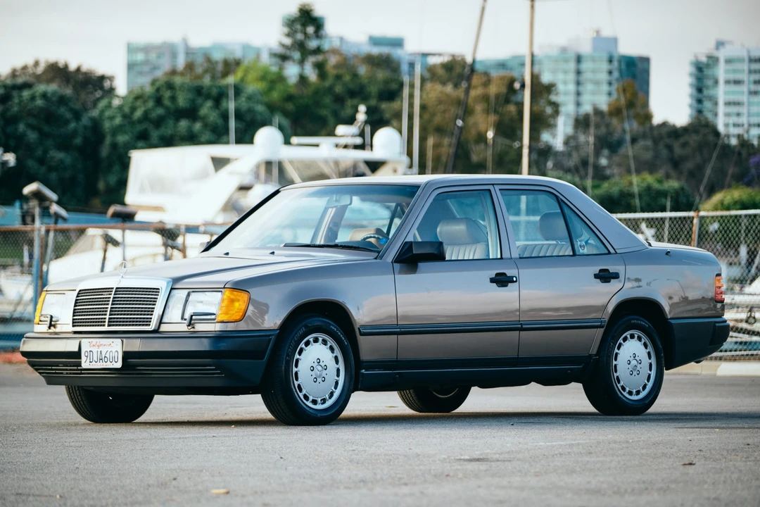 1987 Mercedes-Benz W124 E-Class - Image 2 of 31
