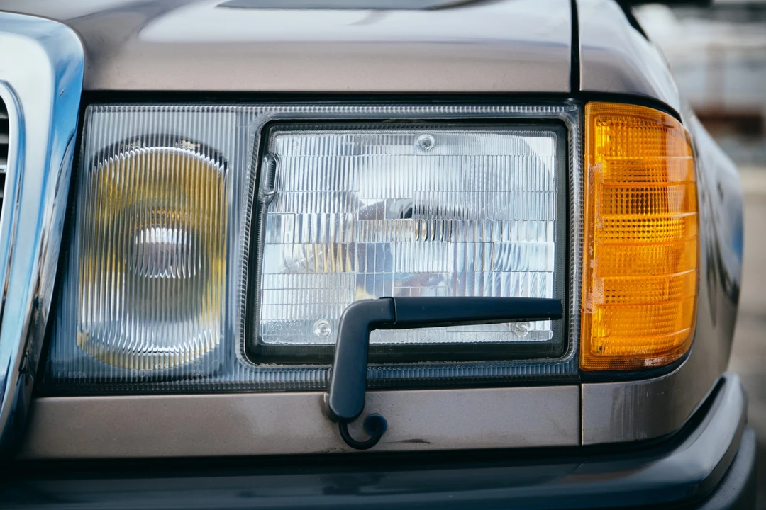 1987 Mercedes-Benz W124 E-Class - Image 29 of 31