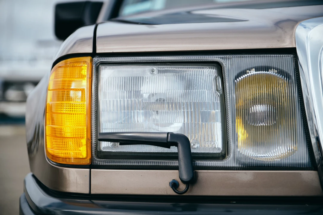 1987 Mercedes-Benz W124 E-Class - Image 28 of 31
