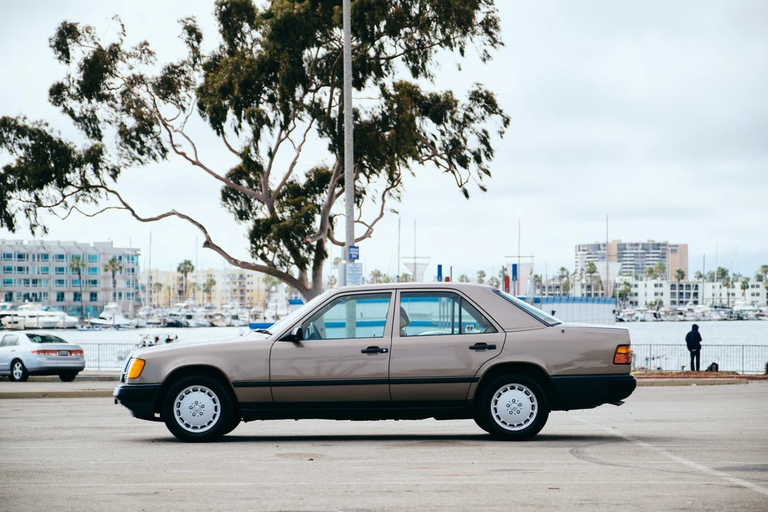 1987 Mercedes-Benz W124 E-Class - Image 8 of 31