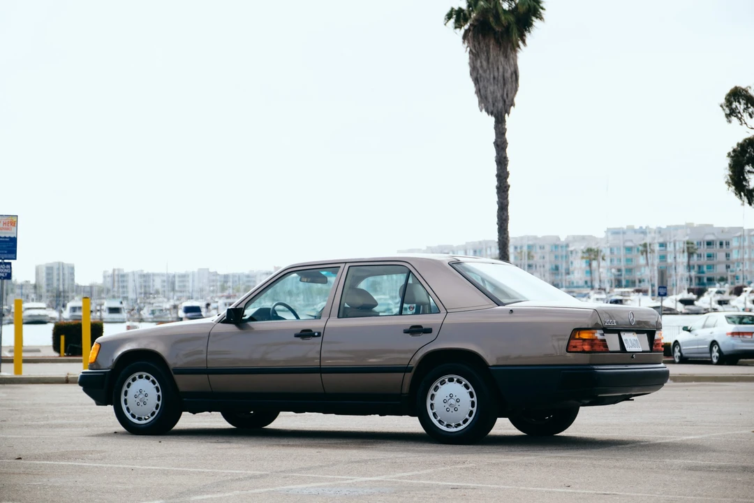 1987 Mercedes-Benz W124 E-Class - Image 9 of 31