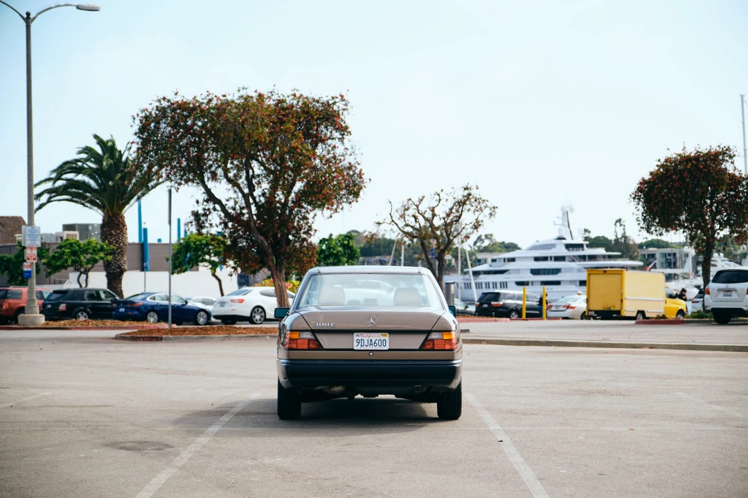 1987 Mercedes-Benz W124 E-Class - Image 13 of 31