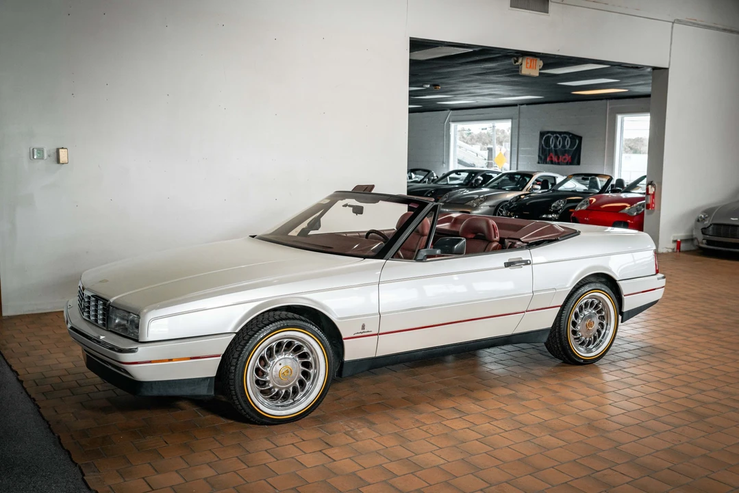 1989 Cadillac Allante - Image 2 of 31