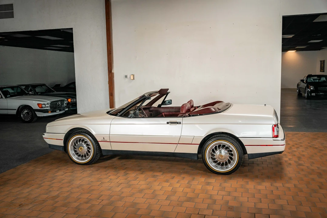 1989 Cadillac Allante - Image 8 of 31