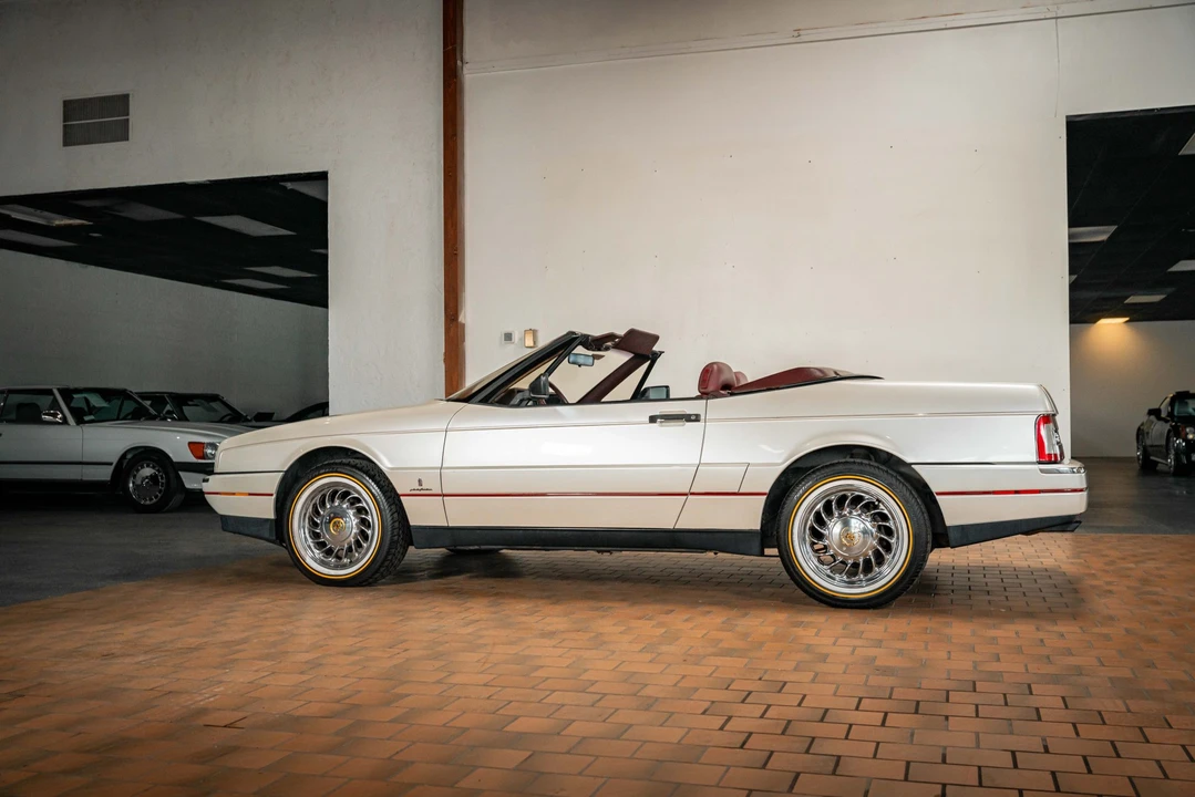 1989 Cadillac Allante - Image 9 of 31