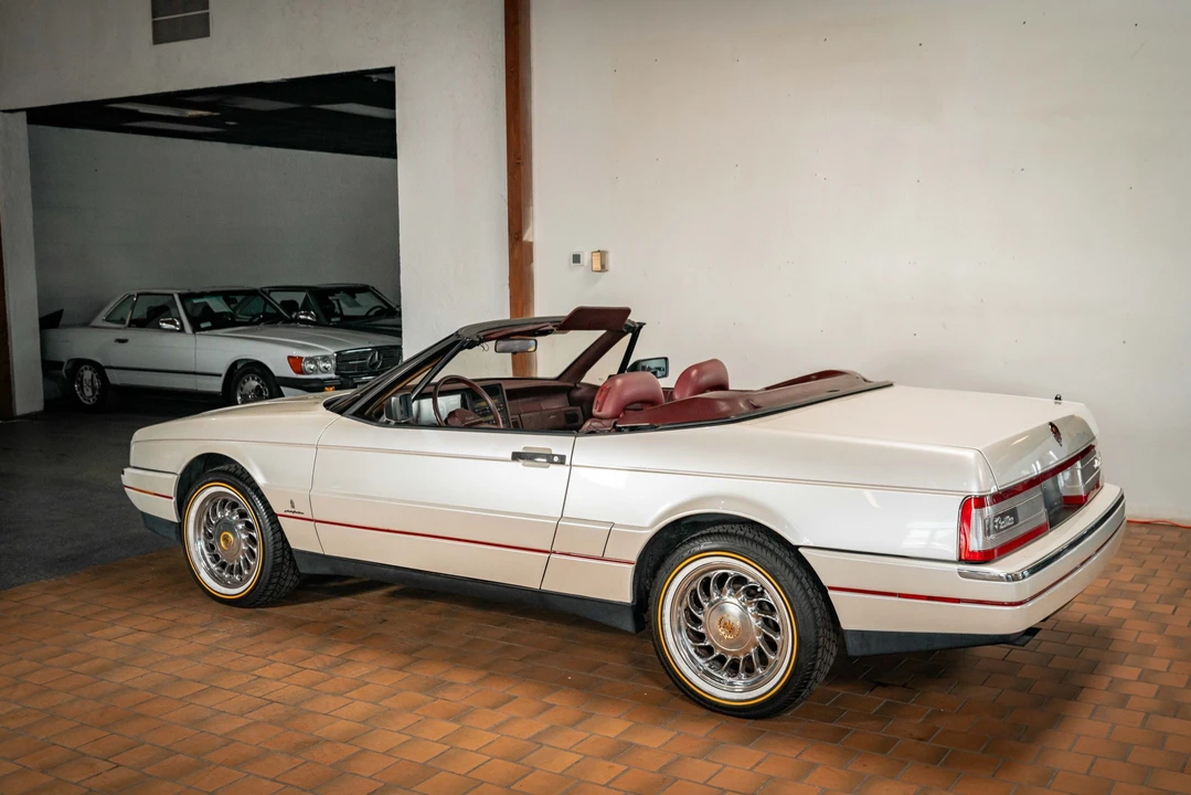 1989 Cadillac Allante - Image 11 of 31