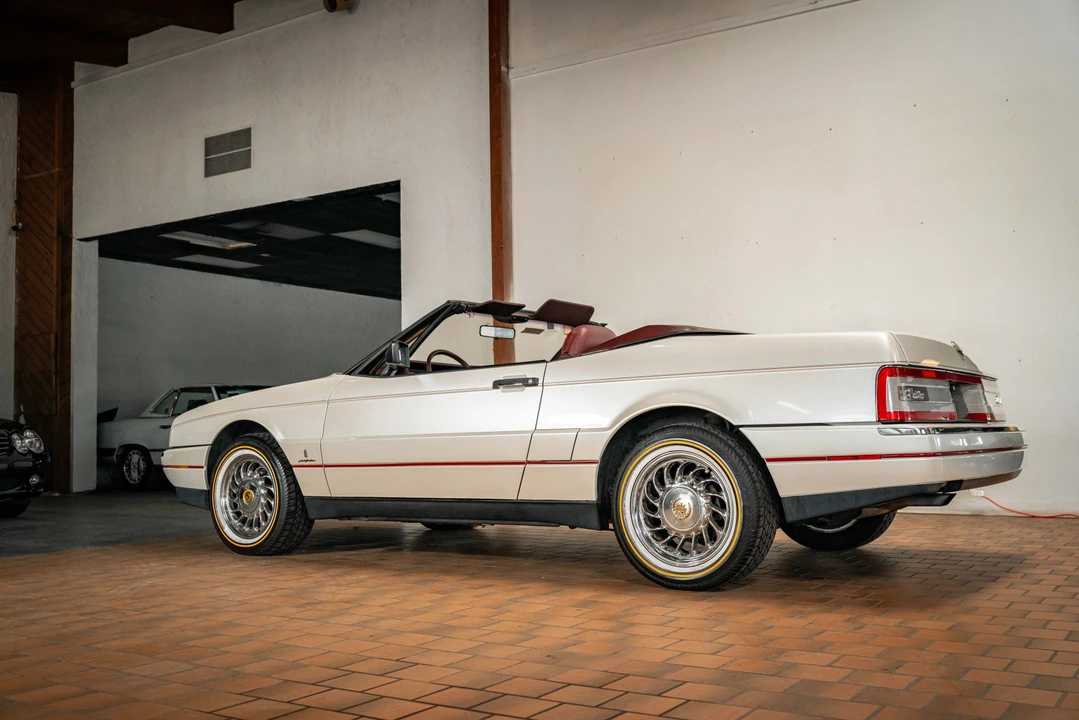 1989 Cadillac Allante - Image 10 of 31