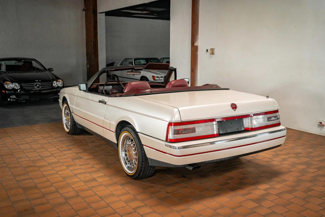 1989 Cadillac Allante - Image 13 of 31