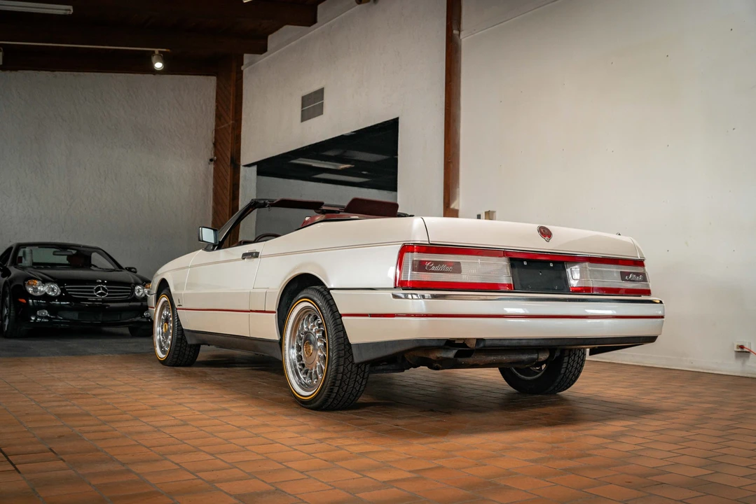 1989 Cadillac Allante - Image 12 of 31