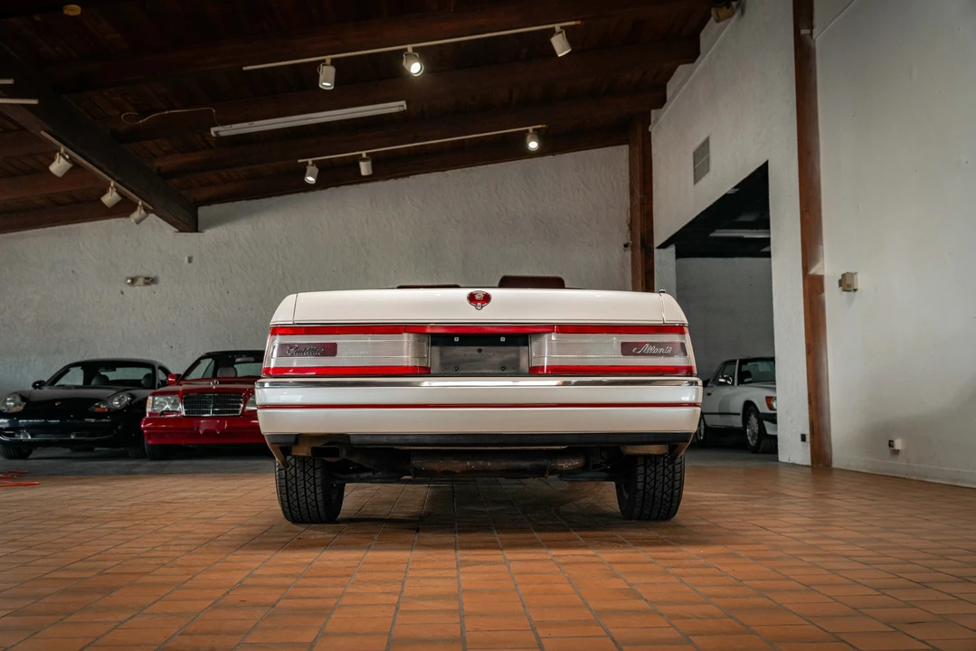 1989 Cadillac Allante - Image 16 of 31