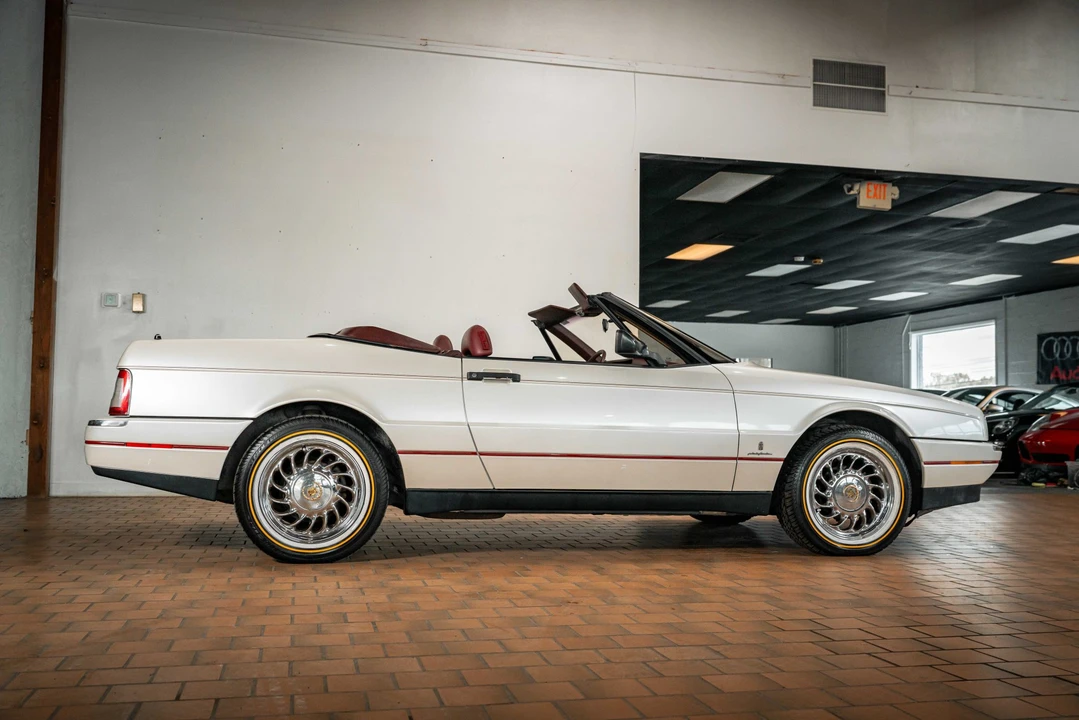 1989 Cadillac Allante - Image 24 of 31